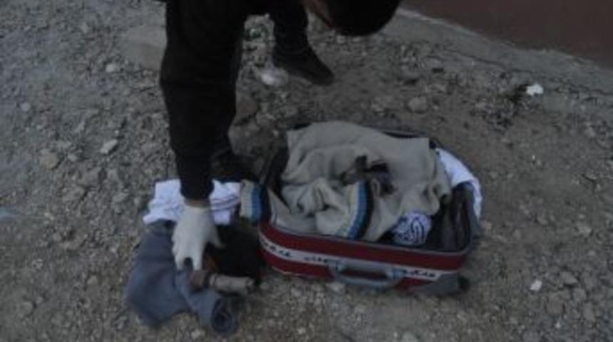 Okul &Ouml;n&uuml;nde Ş&uuml;pheli Bavul Paniği