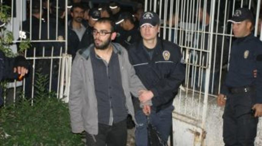 &Uuml;niversitede Kavga: 26 &Ouml;ğrenci G&ouml;zaltında