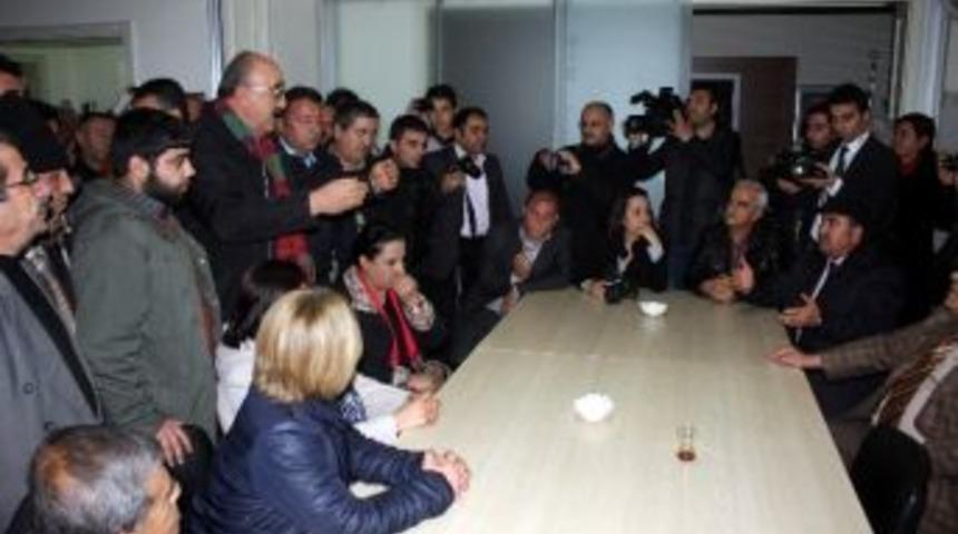 Gaziantep&rsquo;te Bir Grup Chp&rsquo;li Belirlenen Başkan Adaylarına İtiraz Ederek Parti Binasına Gelerek Y&ouml;neticilerle G&ouml;r&uuml;şt&uuml;