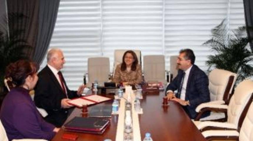 Atat&uuml;rk &Uuml;niversitesi İle Aile Ve Sosyal Politikalar Bakanlığı Arasında İşbirliği Protokol&uuml; İmzalandı