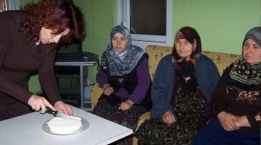 Tarım M&uuml;d&uuml;rl&uuml;ğ&uuml; K&ouml;ylerde Peynir &Uuml;retimi Eğitimi Veriyor