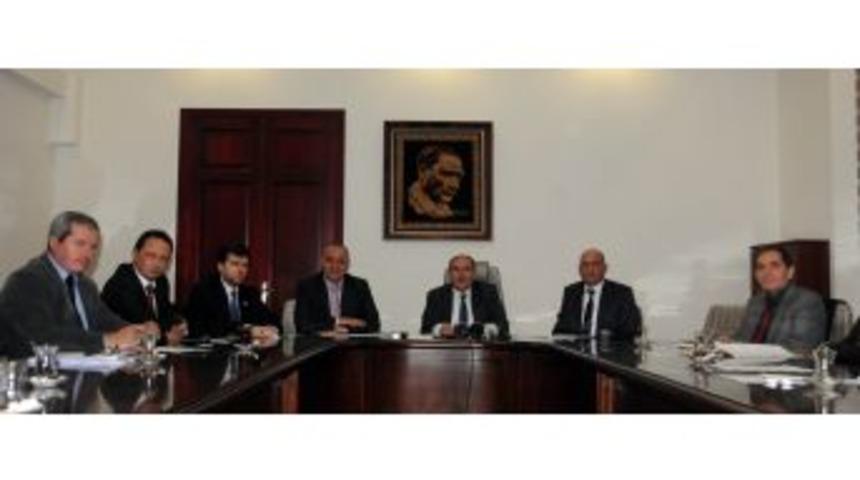 Mesir Macunu Festivali, Se&ccedil;imler Nedeniyle Ertelendi