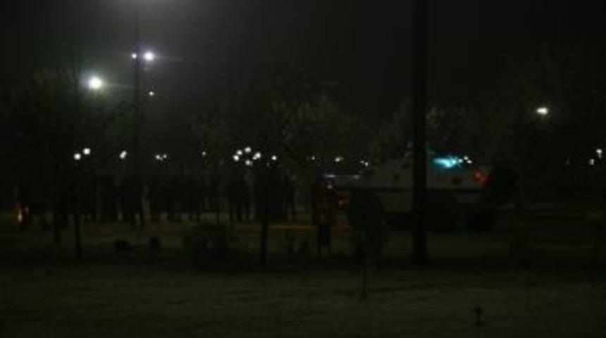 Ak&uuml;&rsquo;de Karşıt G&ouml;r&uuml;şl&uuml; &Ouml;ğrenciler Arasında Kavga