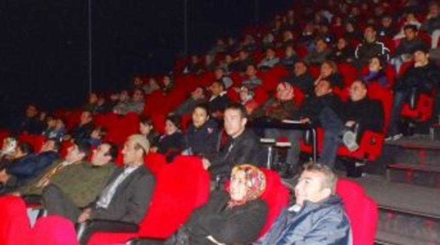 Engelliler Sinema Filmi İzledi