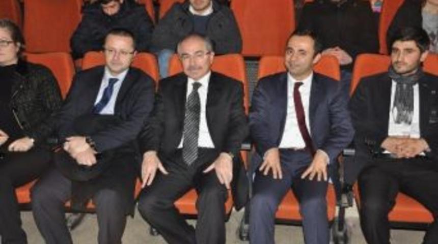 Gen&ccedil;liğin Siyaset Ve Sivil Topluma Katılımı&rdquo; Konferansı