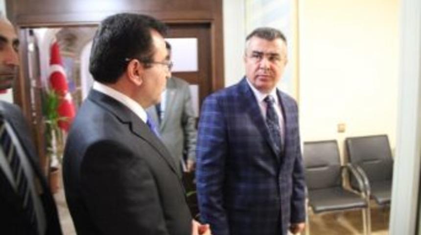 Vali Lekesiz: "halka Uzak Bir Anlayışla Uzak Mesafelere Gidilemez"