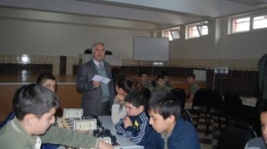 &Ccedil;erkezk&ouml;y 75. Yıl Ortaokulu'nda Satran&ccedil; Turnuvası Başladı