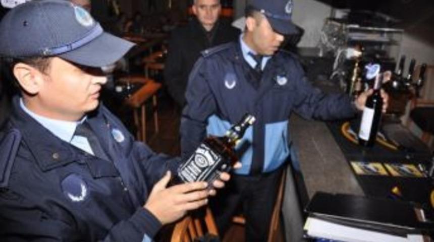 Beyoğlu'nda Yılbaşı &Ouml;ncesinde Ka&ccedil;ak İ&ccedil;ki Denetimleri Yapıldı