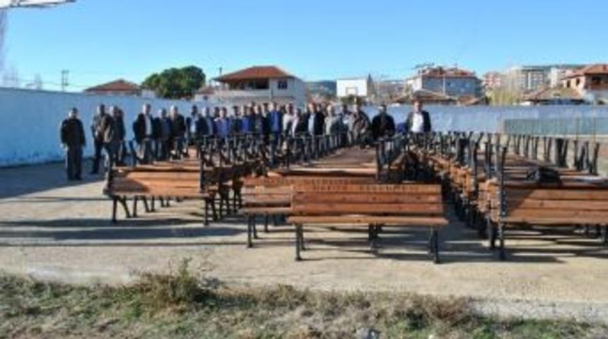 Manisa Belediyesi&rsquo;nden Selendi K&ouml;ylerine 100 Adet Bank