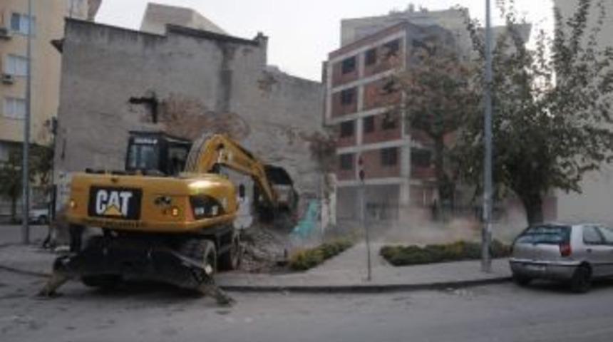 Manisa&rsquo;da Arap Dede T&uuml;rbesi&rsquo;ne Yeni D&uuml;zenleme