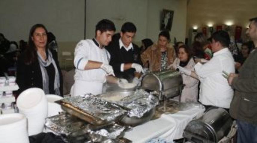 Sel&ccedil;uk'ta Anlamlı Birlik Ve Dayanışma G&uuml;n&uuml;