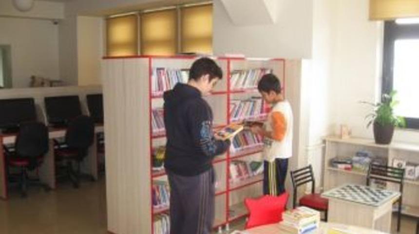 &Ouml;demiş Halk K&uuml;t&uuml;phanesi 10 Bin Kitapla K&uuml;lt&uuml;r Merkezi&rsquo;nde Hizmette