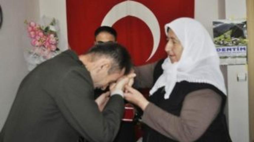 Genelkurmay Başkanından Şehit Ailesine Teşekk&uuml;r Plaketi