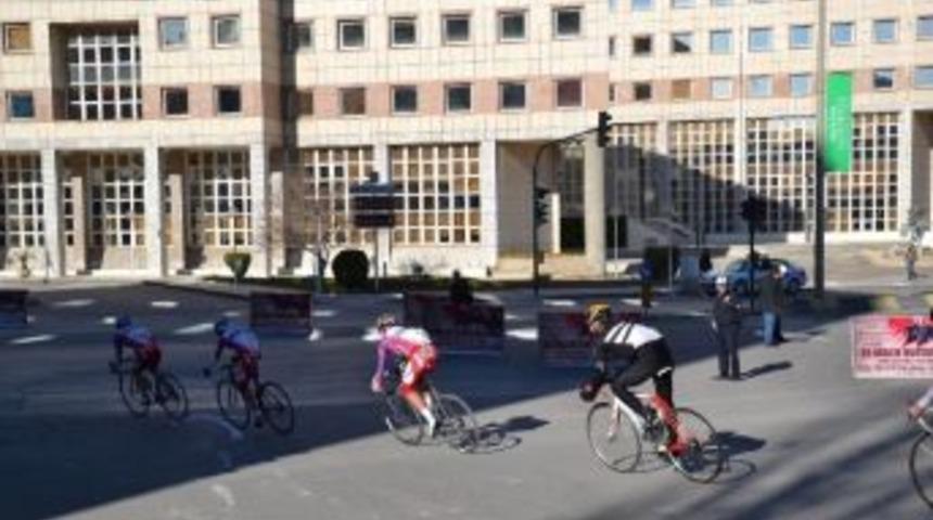 4. Kurtuluş Kupasında Bisiklet Yol Yarışı