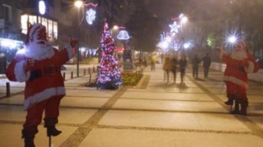 Yılbaşı İ&ccedil;in Konak Yine Işıl Işıl
