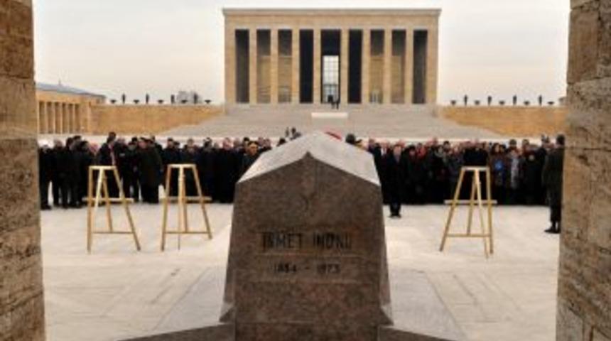 İsmet İn&ouml;n&uuml; Anıtkabir'de Anıldı