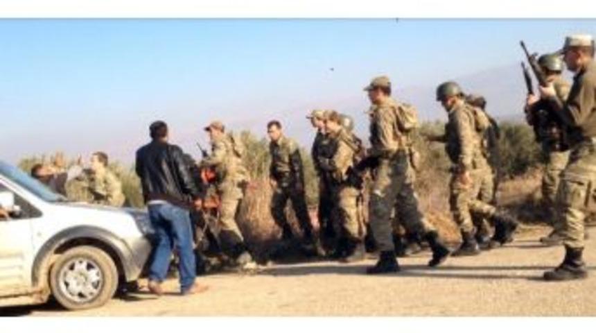 Sınırda Asker İle K&ouml;yl&uuml;ler Arasında Arbede