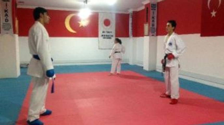 Babadan Oğula Ge&ccedil;en Şampiyonluk