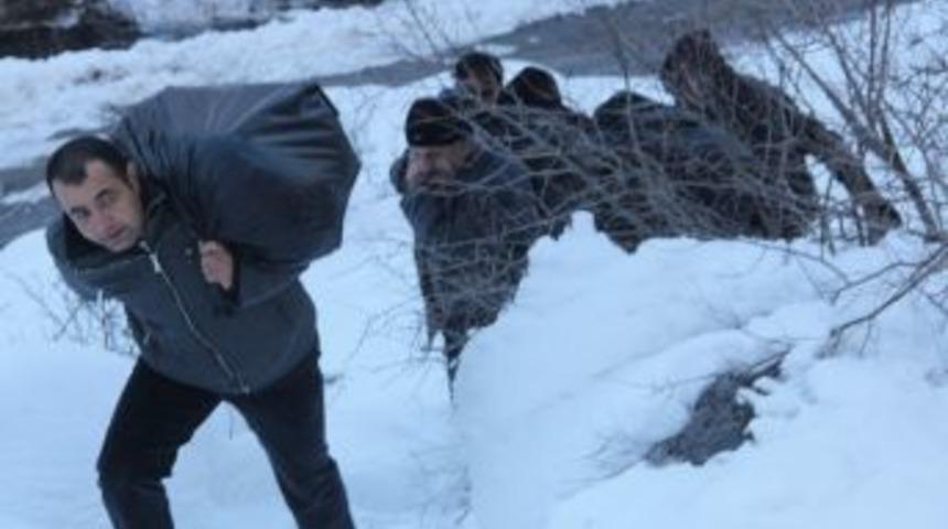 (&ouml;zel Haber) Yaban Hayvanları İ&ccedil;in T&uuml;rk&uuml;ler Eşliğinde Yem Bırakıldı