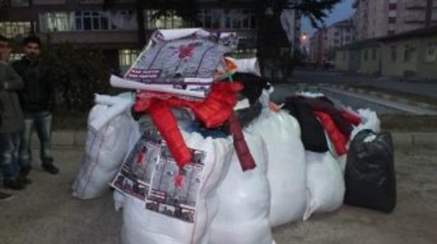 &Uuml;niversiteli &Ouml;ğrencilerden Van'lı Depremzedelere Yardım