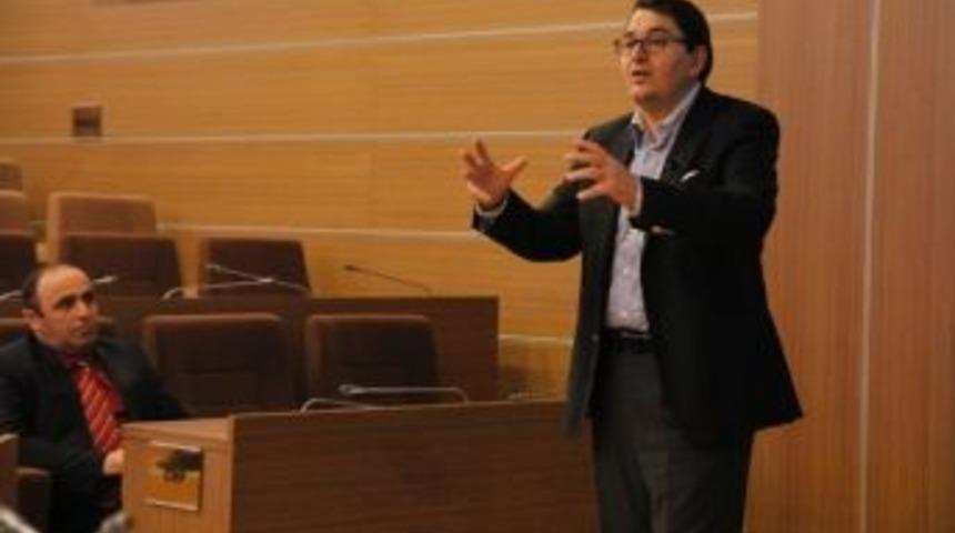 &Uuml;nl&uuml; Spor Spikeri Emre Tilev Kocaeli'de Seminer Verdi