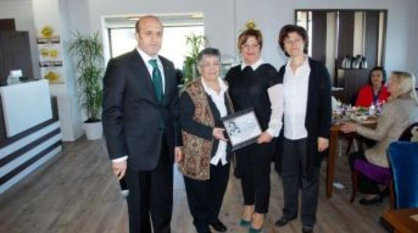 Yardım Sevenler Eğitim İ&ccedil;in Toplandı