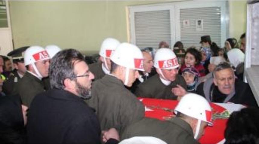 Erzurum Şehidine Ağlıyor