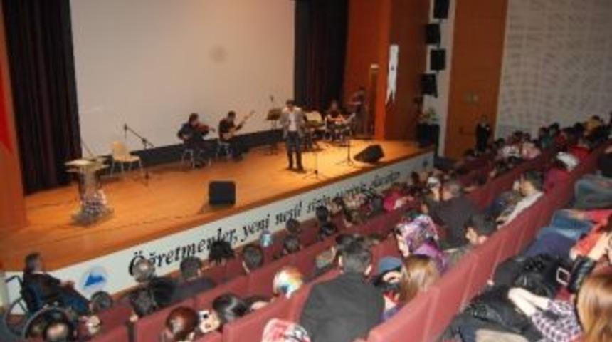 &Uuml;niversitede Engelliler İ&ccedil;in Konser D&uuml;nzenlendi