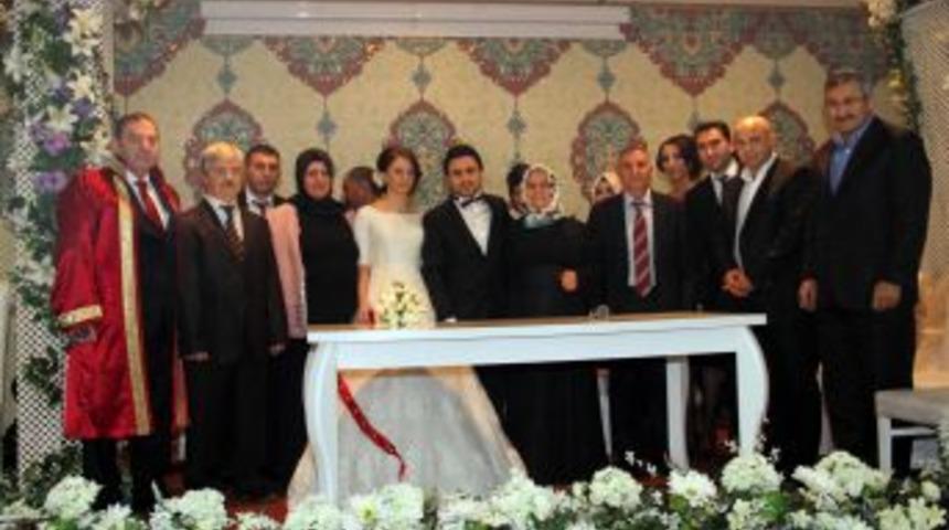 Belediye Başkanı Nik&acirc;h Kıydı