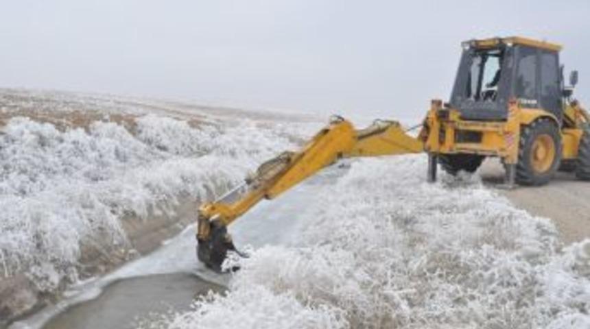 Konya’da Cihanbeyli Göleti Buz Tuttu