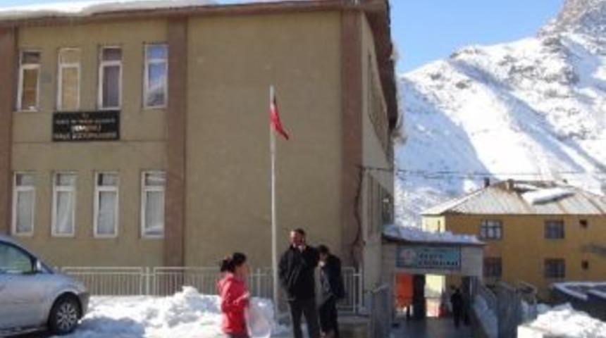 Halk Eğitim Merkezi M&uuml;d&uuml;r Yardımcısı İntihar Etti