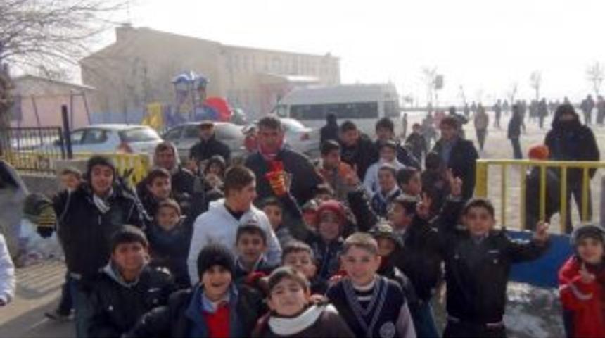 Soğuk Hava Nedeniyle Veliler &Ccedil;ocuklarını Okula G&ouml;ndermedi