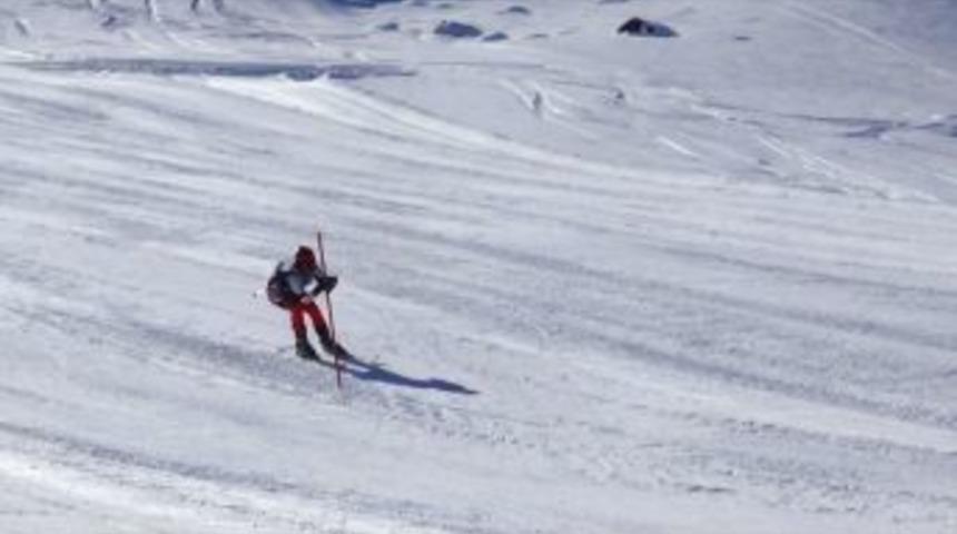 Hakkari'de Kayak Yarışması D&uuml;zenlendi