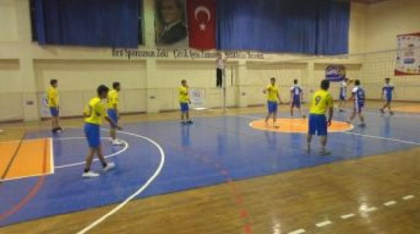 Gen&ccedil; Erkekler Voleybol M&uuml;sabakaları Start Aldı