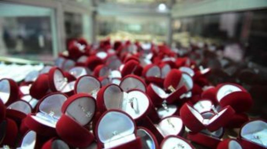 Outlet M&uuml;cevher &Ccedil;ılgınlığı Başladı
