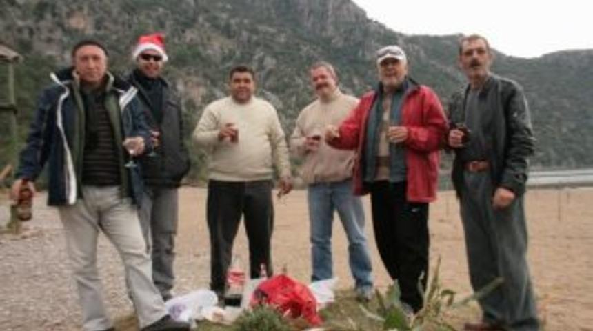 Noel&rsquo;i İztuzu Sahilinde Kutladılar