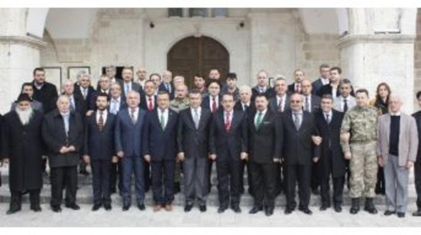 Bakan Ergin Ortodoks Kilisesini Ziyaret Etti