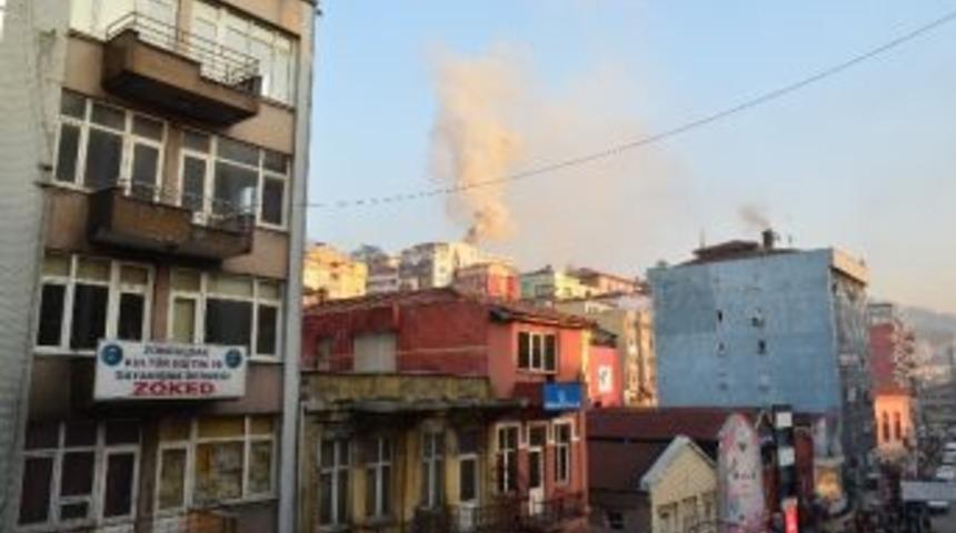 Zonguldaklı Kendi Evinden &Ccedil;ıkan Dumanı Soluyor