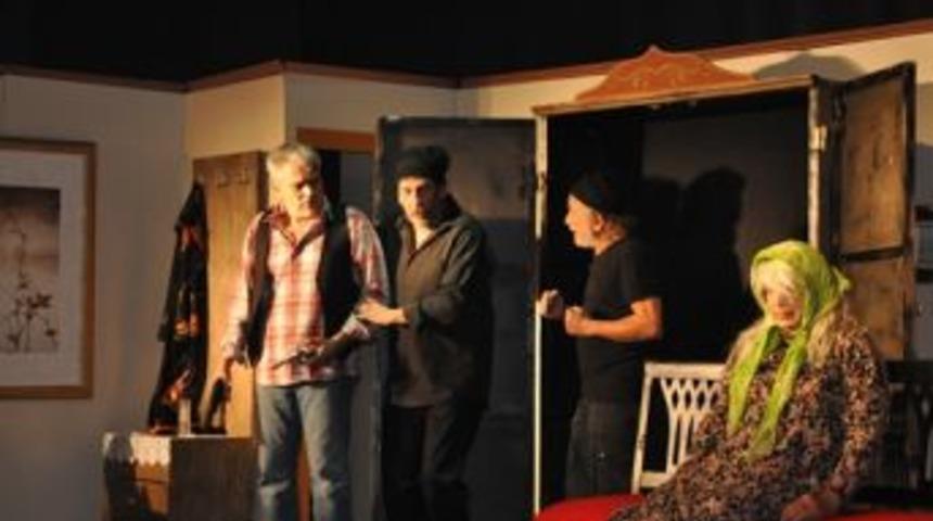 &ldquo;Entrikalı Dolap Komedyası&rdquo;na yoğun ilgi