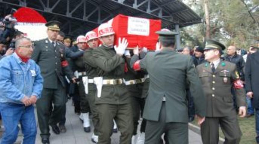 Şehit Deniz Astsubayına Eşi Ve Kızından Son Veda