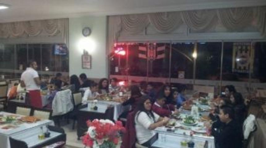 Didim Cem Evinin Semah Ekibi &Uuml;yeleri Yemekte Biaraya Geldi