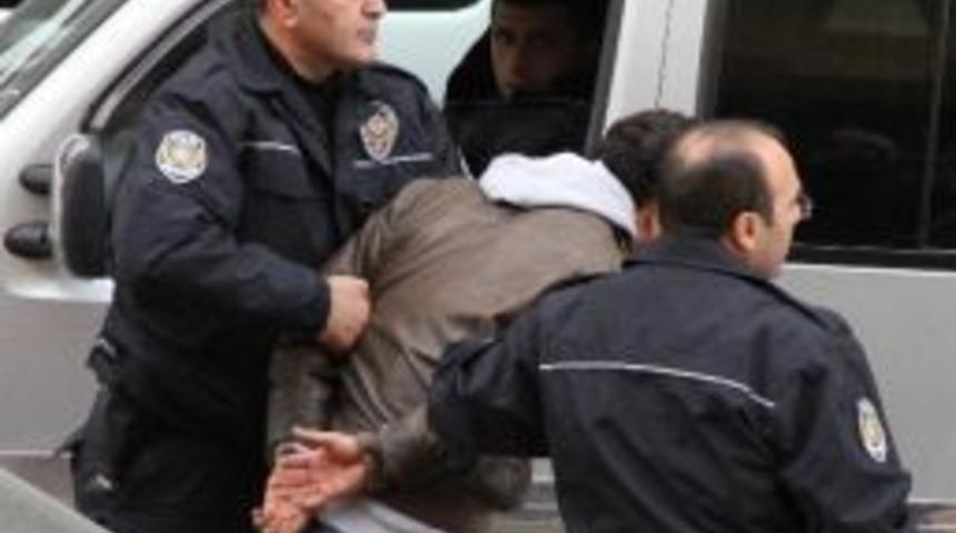 Tutuklanan Eski Futbolcu Adliyeden Ka&ccedil;tı