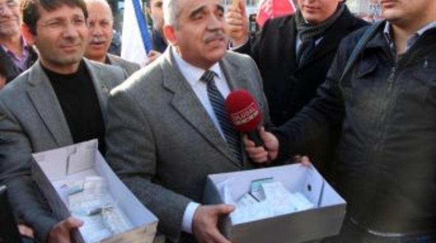 Marmara &Uuml;niversitesi &Ouml;n&uuml;nde Ayakkabı Kutulu Eylem