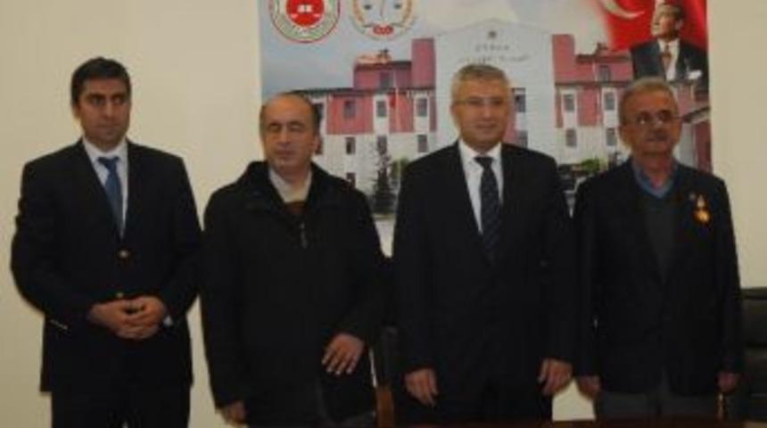 Mahkumlar Kamuya Yararlı &Ccedil;alışacak