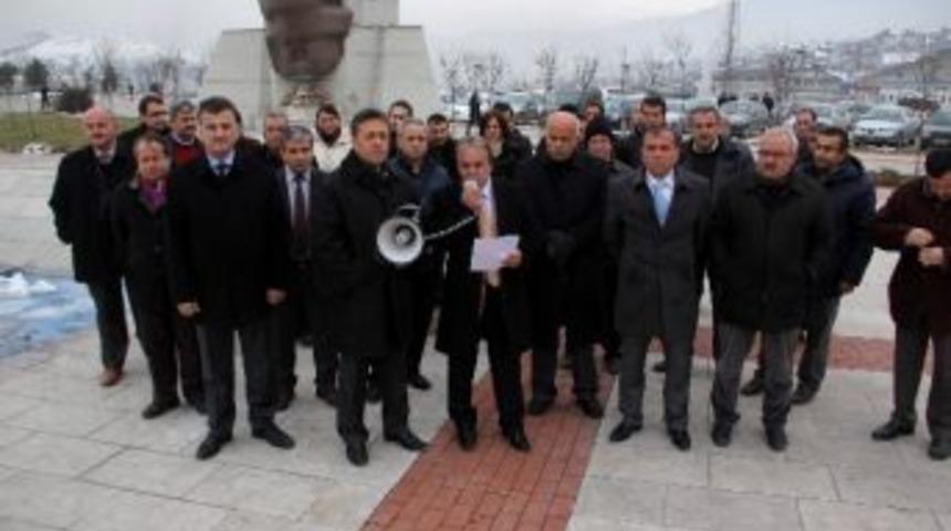 Akademisyenlerden &Uuml;cret Eylemi