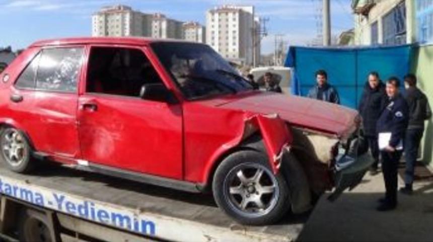 &Ccedil;evirmeden Ka&ccedil;arken Ara&ccedil;la İşyerine Daldılar