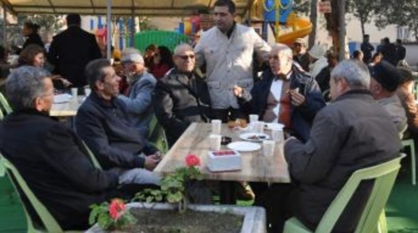 Chp&rsquo;li G&uuml;nel Simit, Peynir, &Ccedil;ay Ve Limitsiz Sohbetlerine Devam Ediyor