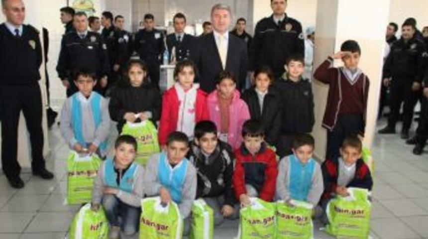 Polis Adayları, &Ouml;ğrencileri Sevindirdi