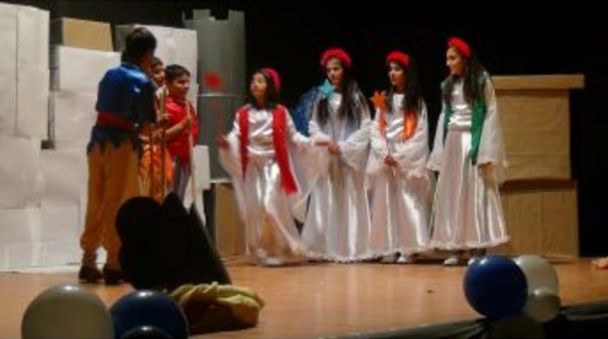 Sokakta &Ccedil;alışan &Ccedil;ocuklar H&uuml;nerlerini G&ouml;sterdi