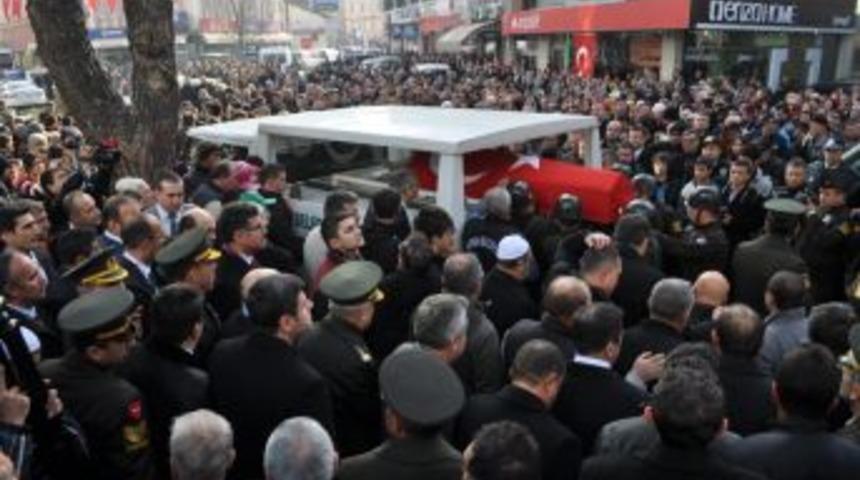 G&ouml;nenli Şehit Er Serdar Baloğlu'nu Binlerce Kişi Uğurladı